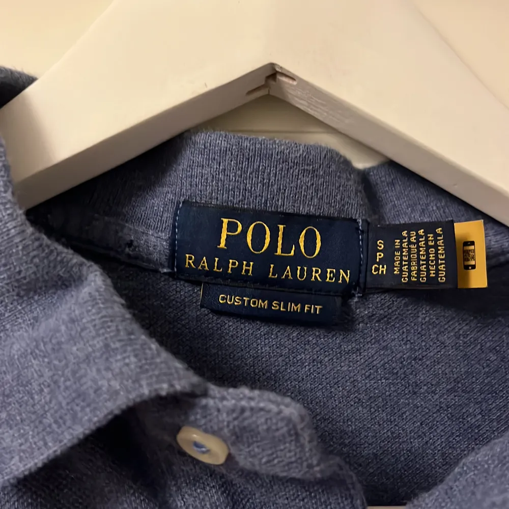 Ljusblå Ralph Lauren piké | Köpt i butik för 6 månader sedan | 9/10 skick utan några skador.. T-shirts.