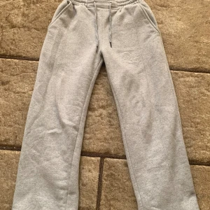Dreamz baggy joggers - Dreamz baggy grey joggers 10/10 condition Storlek S/M