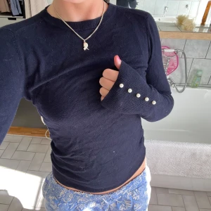 Zara tröja - Så fin tröja från zara knit, mörkblå, Stolek S, använd max 2 ggr. Köpt för 300, säljer för 200+frakt 