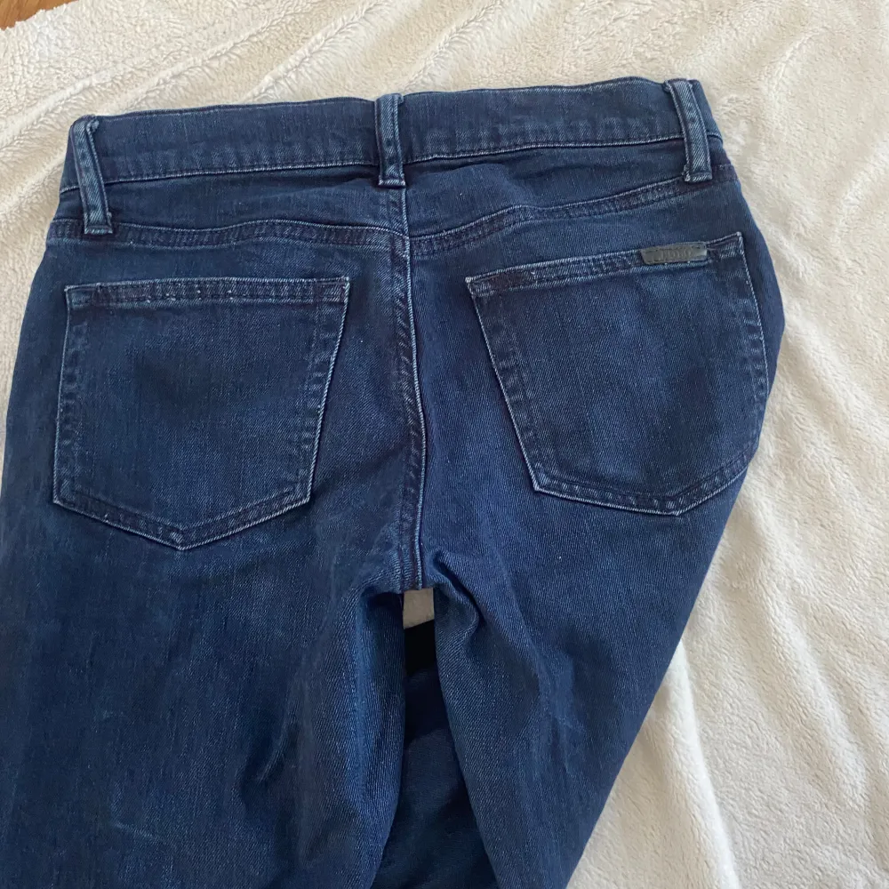 As snygga washed lågmidjade jeans från Ralph lauren!!!. Jeans & Byxor.