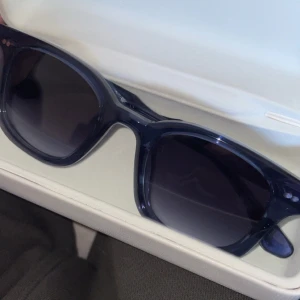 Chimi 04 Indigo - Använda ett fåtal gånger och är i väldigt bra skick, Låda, påse och putsduk ingår 