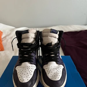 Jordan 1 high court purple  - 6/10 Kvitto på Mail 