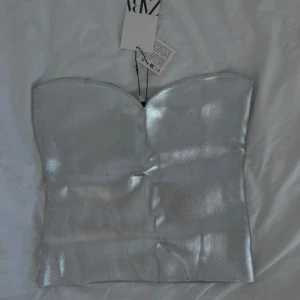 Korsetttopp - Tub / korsetttopp Aldrig använd (prislapp kvar) Storlek L men skulle säga att den mer är en S/M 