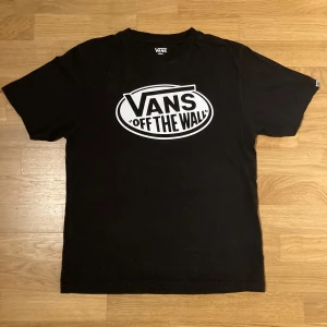 Vans T-Shirt - Vans Of The Wall Black T-shirt  L Barnstorlek S Herrstorlek