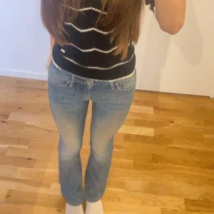 Bootcut jeans  - Bra skick knappt använda säljer för dom inte passar längre, perfekt i längden på mig som är 157 skulle passa nån som är några cm kortare också
