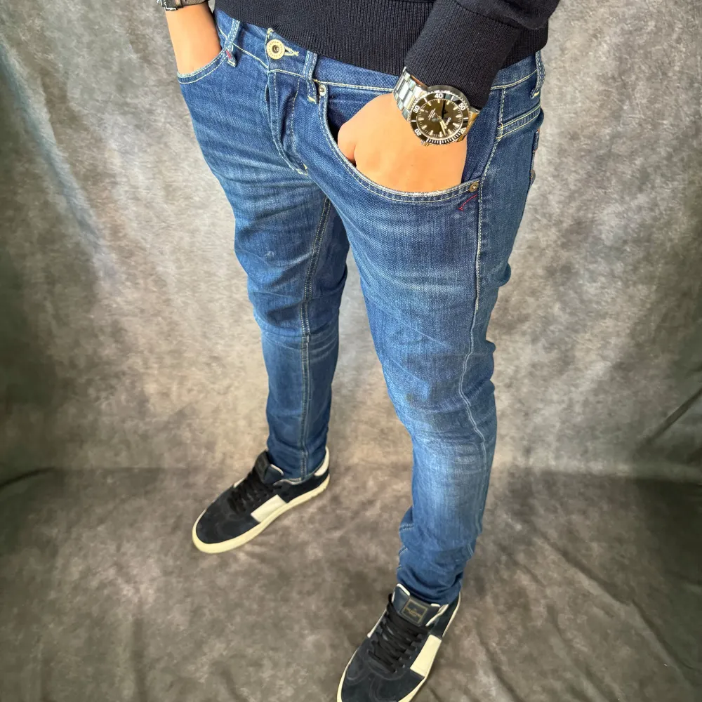 // Dondup George jeans | Storlek w30 |Benlängd: 105cm, midjemått: 40cm | Nypris runt 4000 | Kontakta för fler frågor eller funderingar // Deluxecloset . Jeans & Byxor.