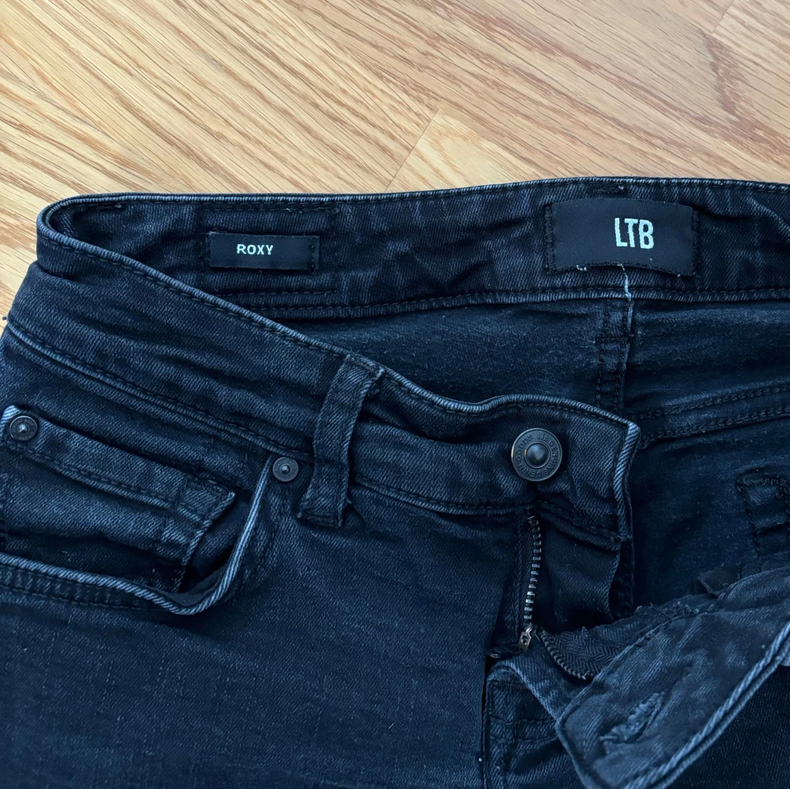 Lågmidjade svarta LTB jeans - 92