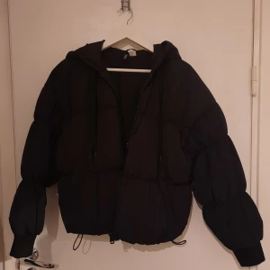 Jacka - Jacka i jättefint skick  Kort modell och varm 