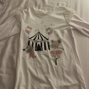 Vit tröja  - Vit tröja 