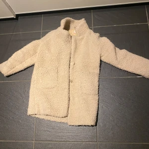  Jacka Storlek 140  - Använd några gånger