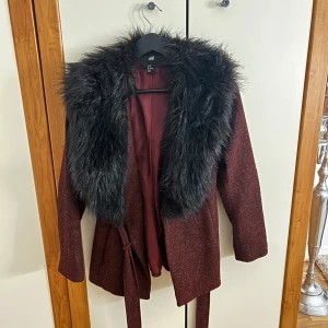 Vinter/höst jacka  - Bra skick. Köparen står för frakt 🤍