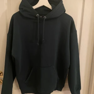 Bik book hoodie  - En fin hoodie, knappt använd. Inga märken.