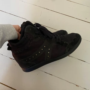Kilklackar/sneakers - Supersnygga kilklackar, liknande Isabel Marant. Använda men bra skick! 