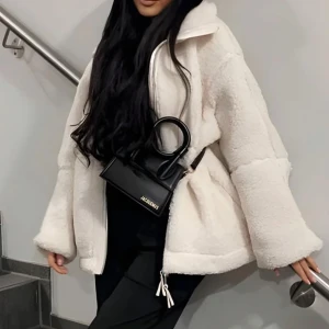 Teddy pilejacka från AMOISE  - Helt ny, oanvänd i strl S. Nypris 599:-