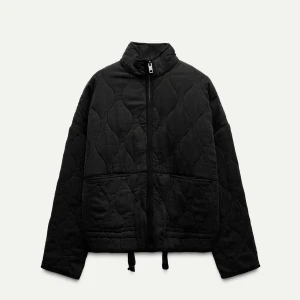 Säljer quiltad zara jacka  - Jätte fin jacka som jag nästan aldrig använt pågrund av inte min stil💓