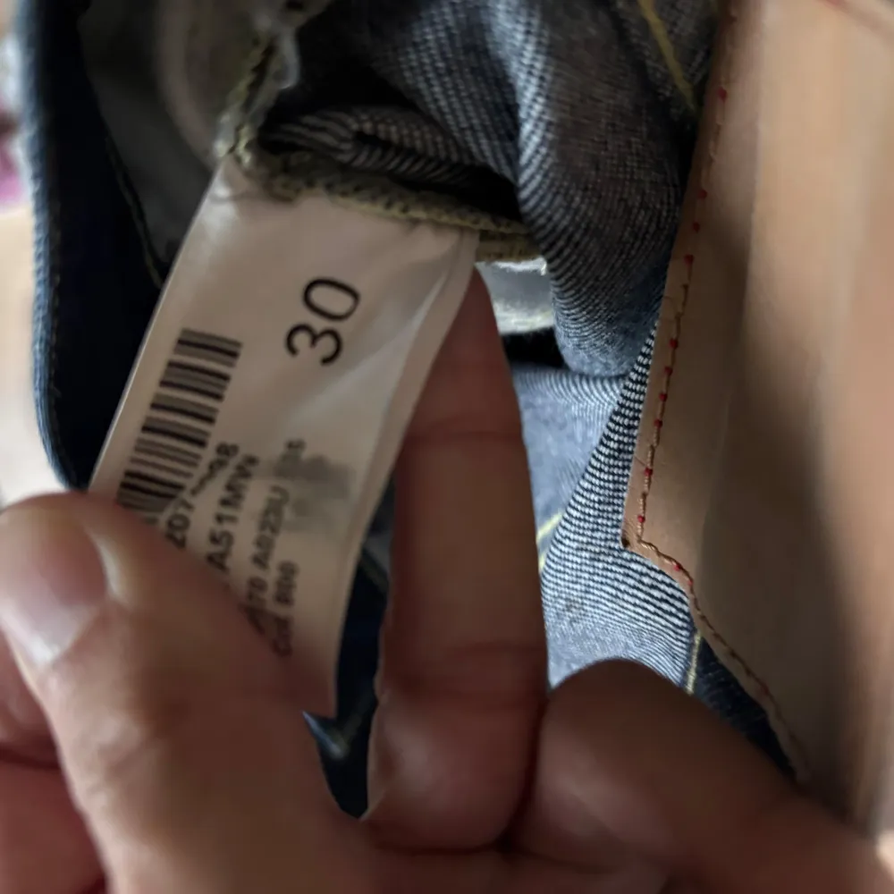 Dondup jeans W30 passar runt 30-29 i midjan, fråga om längd vid osäkerhet. . Jeans & Byxor.