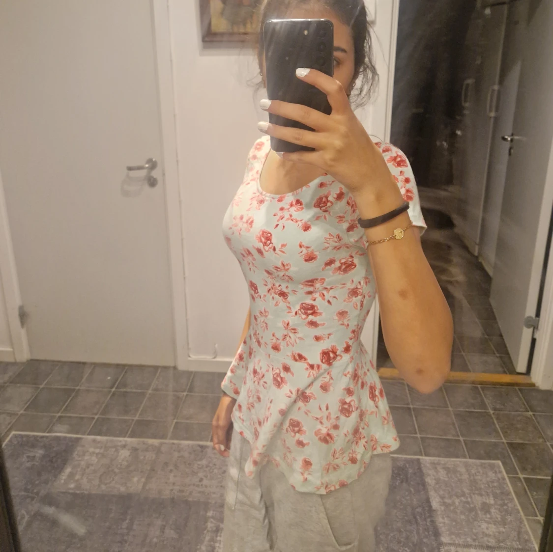 rygglös blommig tröja