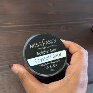 Builder gel- Miss fancy - Burken är i princip full. Endast använd någon enstaka gång.