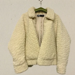 Oversize fluffig vit pälsjacka - Oversize s - l