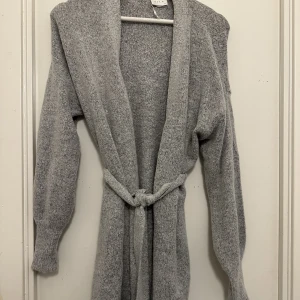 Kofta - En längre kofta från VILA, stl XS. I nyskick. Nypris 499kr