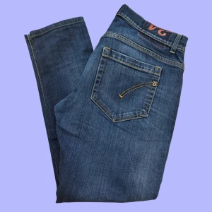 Dondup Jeans - Dondup Jeans. Modell: Dondup George. Size: 34 (passar 174cm - 181cm). Skick: 9/10