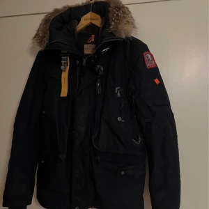 Parajumper right hand - Parajumper right hand  Inköpt Johnells  Storlek Xs 