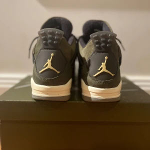 Jordan 4 - Andvända en gång storlek 42,5 43 Helt äkta köpta från Sneakershyllan.