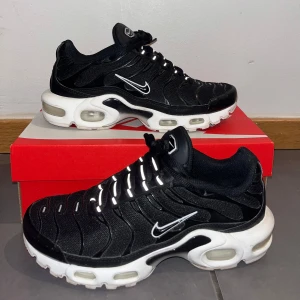 Nike Air Max Plus - Älskvärda Nike tn s! Köpte fel storlek så vill gärna sälja dem vidare. I bra skick, skriv om fler bilder önskas. Kan mötas upp i Malmö eller frakta.