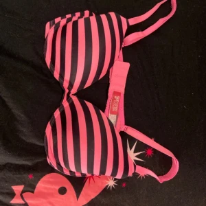 Victoria secret pink bh - Söt pink Victoria secret bh i svart och rosa