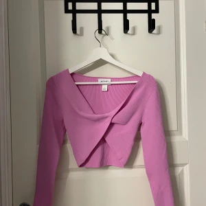 Rosa topp - Rosa topp från monki, storlek S. Aldrig använt 💕