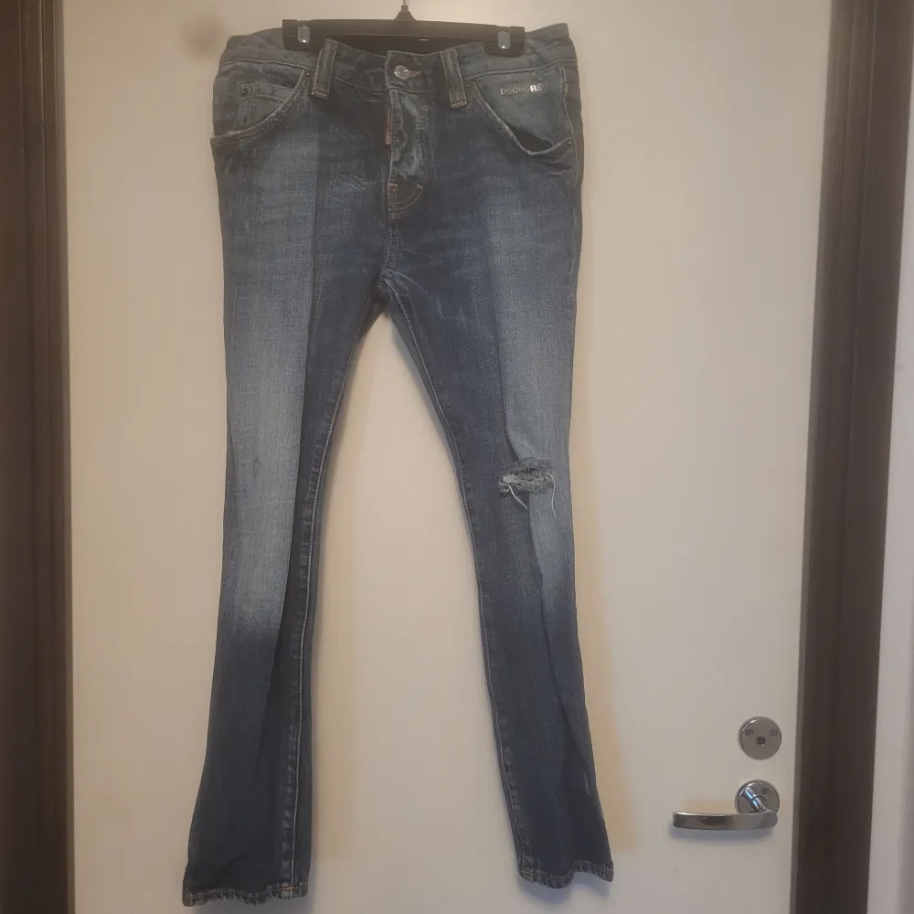 Blåa Dsquared jeans i storlek 40. . Jeans & Byxor.