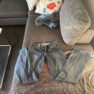 lågmidjade jeans  - inga defekter aldrig använda av mig 