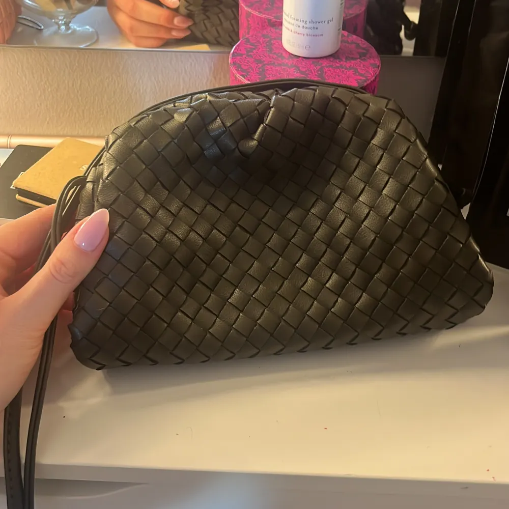 Grön Jackie väska Clutch typ aldrig använd superskick, köpt för ca ett halvår sedan, grön i den lilla modellen. Väskor.