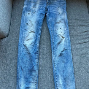 Jeans Dsquared2 - Storlek finns på en av bilderna skick är mycket bra använt få tal gånger 