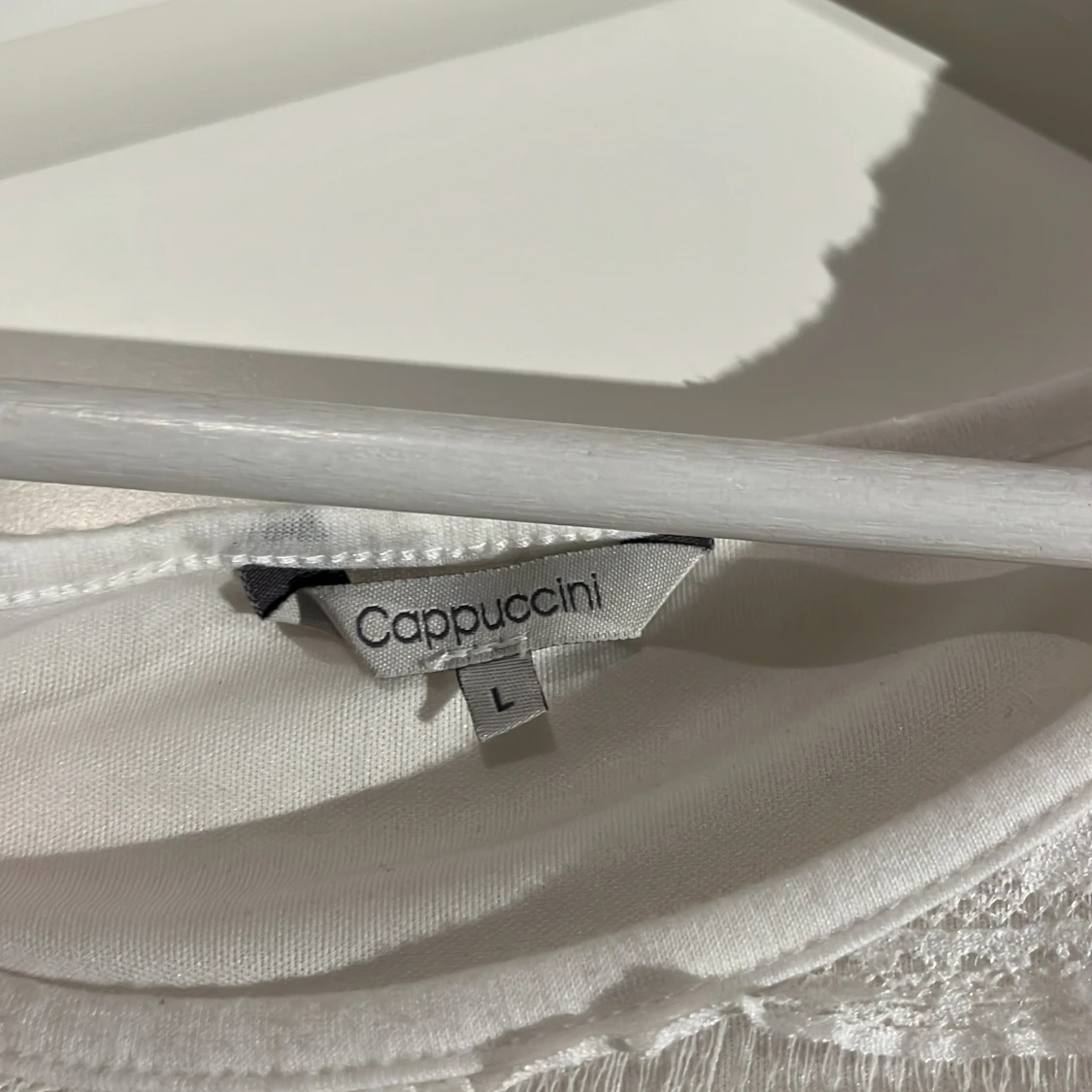 Blommig vit tröja  - 90