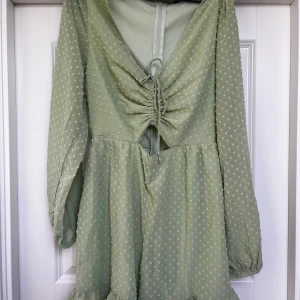 Klänning  - Oanvänd klänning 