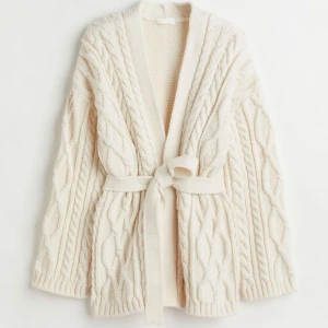 Sökes - Någon som säljer denna cardigan från hm i storlek S? 💕