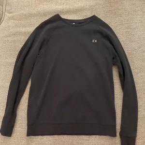 Under armour sweatshirt  - Under armour sweatshirt i fint skick.