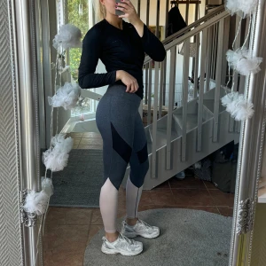 Träningstights  - Träningstights från hm 