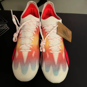 Fotbollsskor  - Helt nya Puma ultimate ultra riktigt snygga och bra fotbollsskor Storlek 38,5  passa på🙌