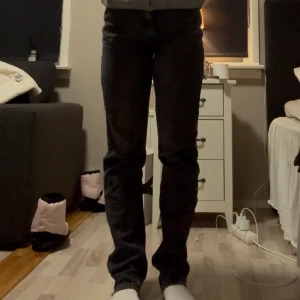 Jeans - Säljer dessa jättesnygga jeansen från Gina Tricot. Endast använda fåtal gånger 💕