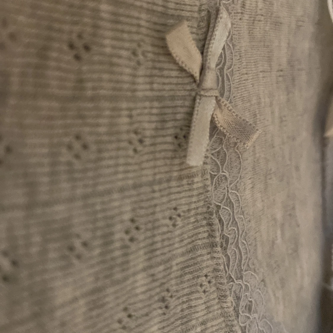 Ljusgrå långärmad tröja - 28