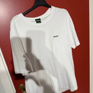 Hugo boss T-shirt  - Hugo boss T-shirt storlek L Helt ny endast provad och tagit av prislapp 