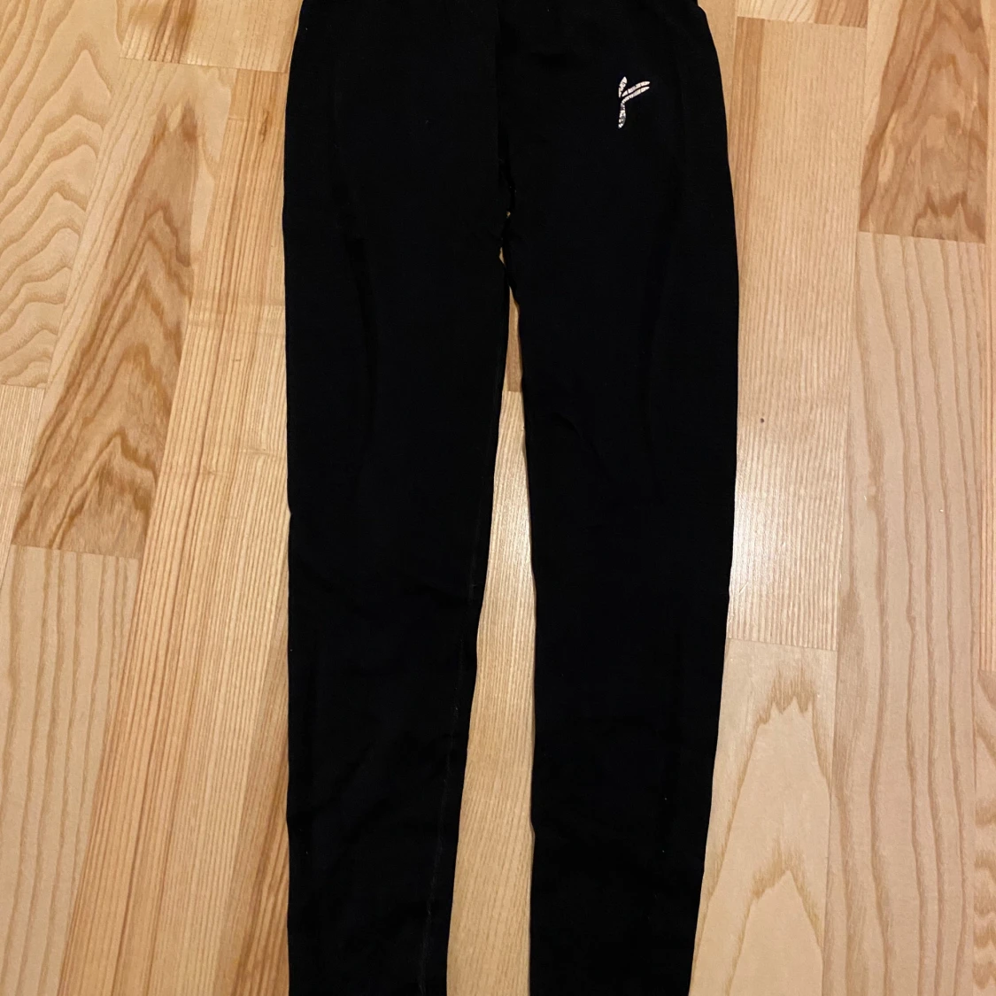 Svarta leggings med dragkedja