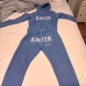 Excite Tracksuit Stl S - 8/10 skick