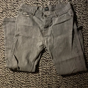 Montén Jeans - Bra skick och har blivit väl omhändetagna. nypris runt 1000kr tror jag