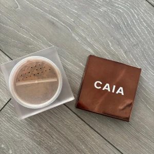 Caia loose glow bronzer - Caia loose glow bronzer VENICE  Knappt använt. 