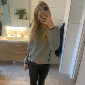 Grå tröja  - Fin grå tröja från soc storlek 38