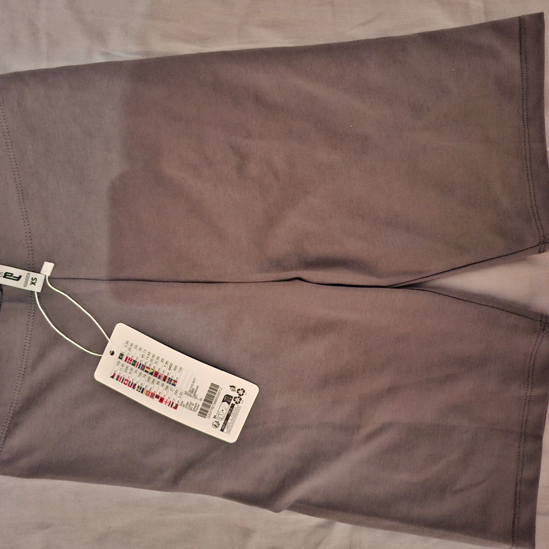 Grå shorts från FB Sister - 90