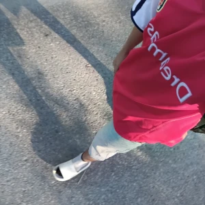 Gammal arsenal tröja  - Det arsenal tröja den är lite för stor för mig så de därför jag säljer den 